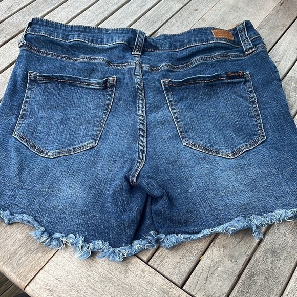 Seven7 Weekend Short Denim Cut Offs - Picture 4 of 4